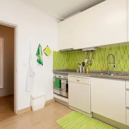 Daire Well Situated And Cosy In Monte Estoril